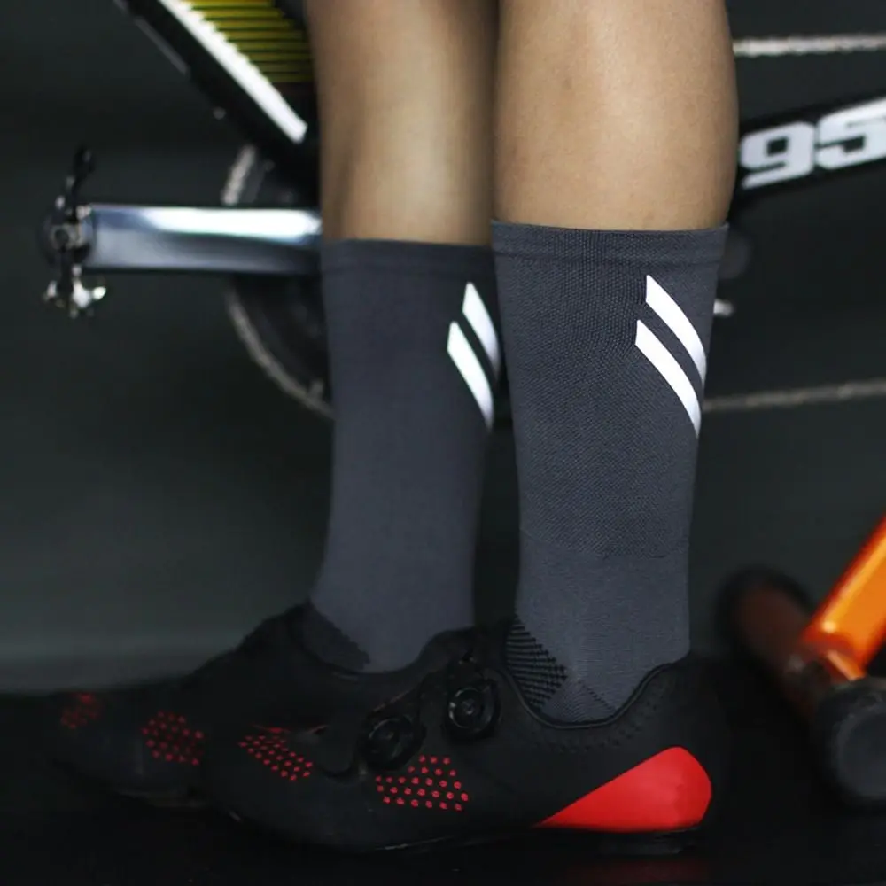 1 Pair Reflective Reflective Cycling Socks Breathable Deodorant Reflective Sports Socks Unisex Anti Slip Mid Tank Sports Socks