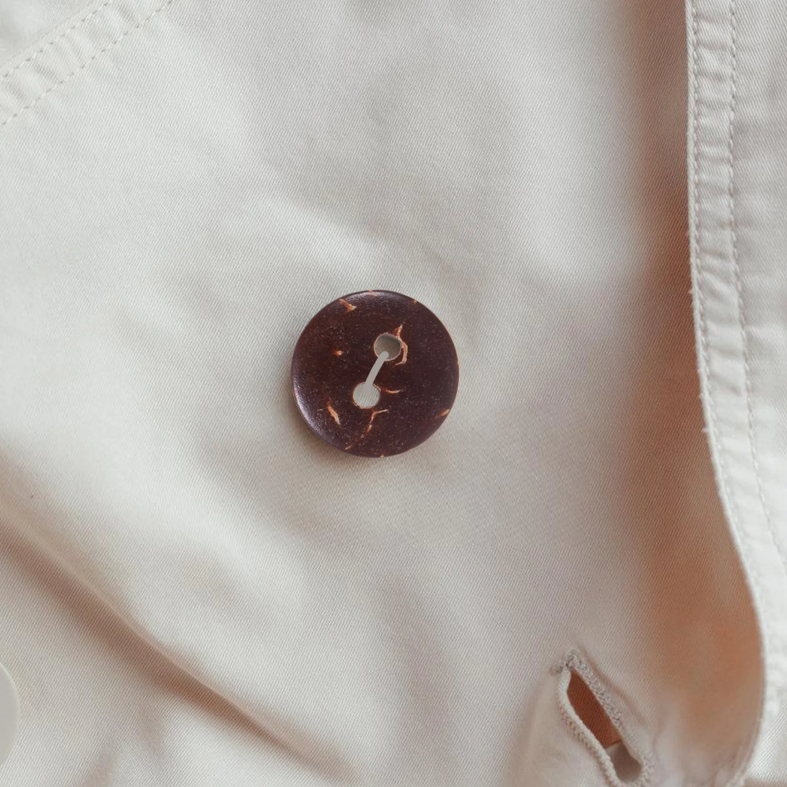 

100Pcs Natural Wood Buttons from Coconut Shell Round 2 Hole for Handmade Clothing Accessories Sewing Craft Projects Boho Button