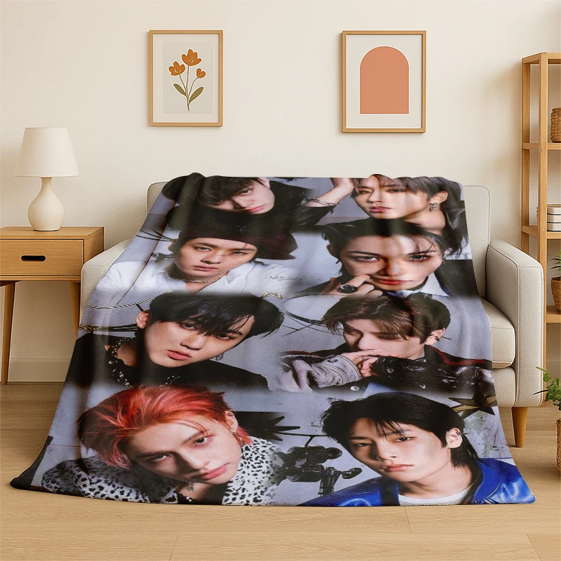 Kpop Stray Kids Music Star Flanelldecke, weiche, warme Überwurfdecke für Schlafzimmer, Wohnzimmer, Bett, Reisen, Camping, Picknick, Geschenk