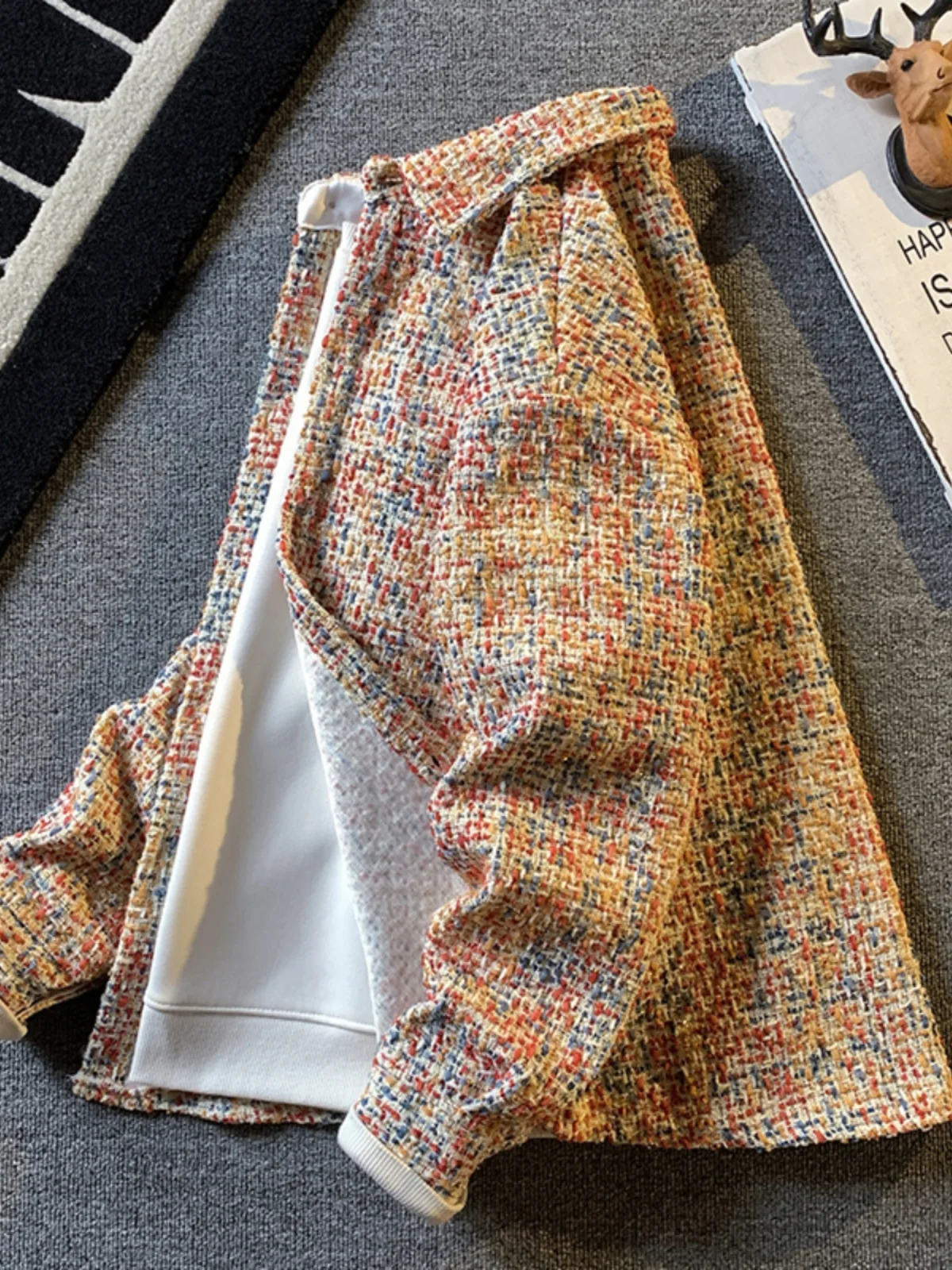 

Мужская куртка Pre-Fall 2024: классический дизайн, свободный крой, молодежный тренд, осенняя верхняя одежда