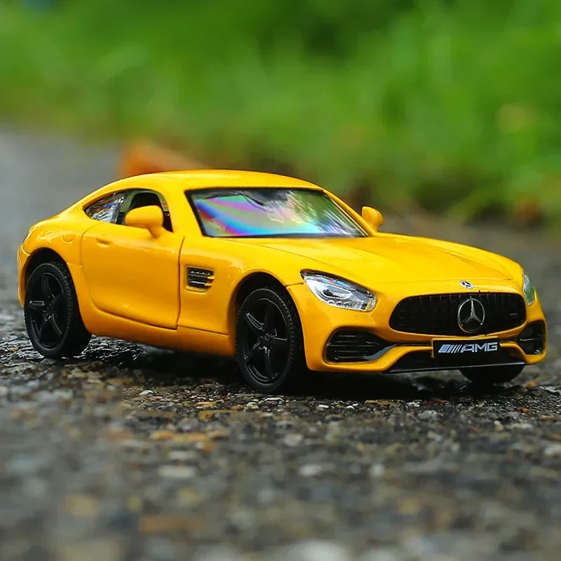 Modelo de coche Mercedes Benz AMG GTS Diecast, vehículos SupercarToy, tirar hacia atrás, aleación de Metal, alta simulación para regalo de colección, 1:36