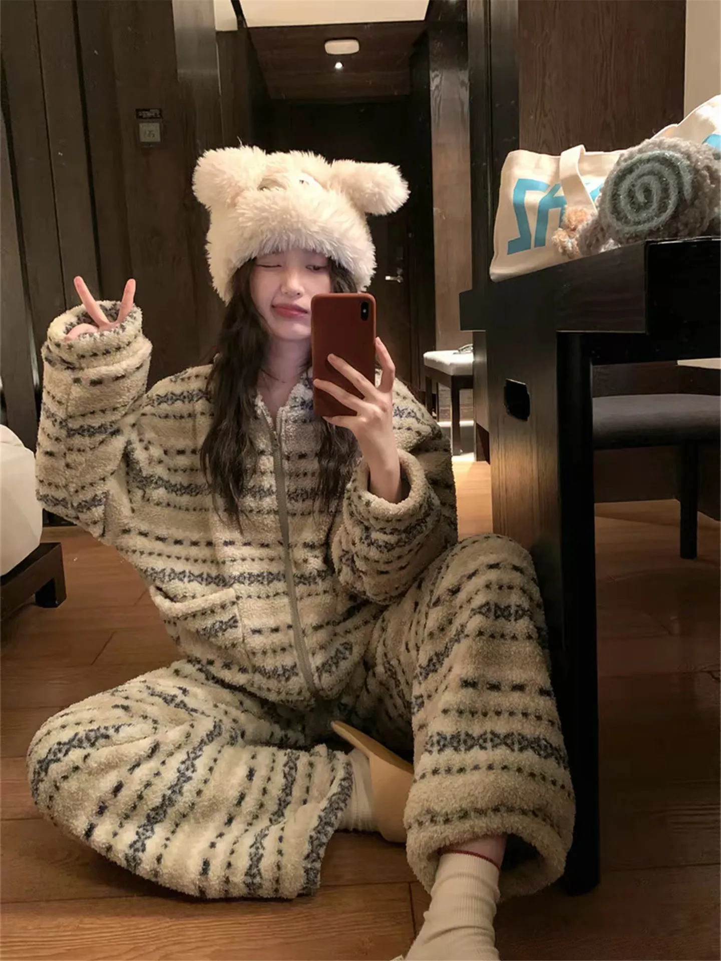 

Thickened Fleece Pajamas Women's Winter New Stripe Coral Velvet Home Clothes Warm Outdoor Wearable Popular Home Clothes