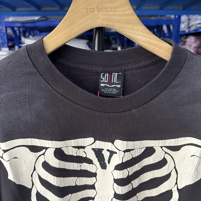 2025 سانت جولة الرقبة فضفاضة الهيكل العظمي الجرافيك طباعة خمر تي شيرت أزياء الصيف عالية الجودة قمصان قصيرة الأكمام