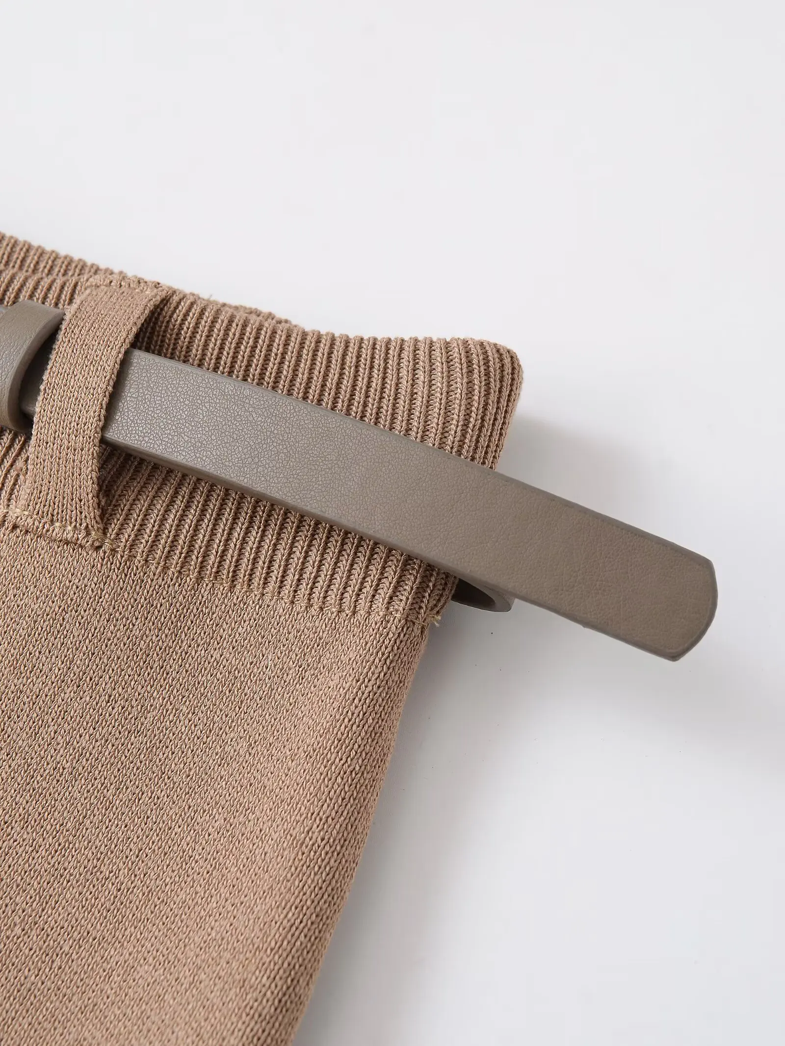 Jenny&Dave 2026 Moda Damska Minimalistyczna i Elegancka Spódnica Dzianinowa w Kolorze Szampańskim z Paskiem, Prosta, Dopasowana Spódnica typu Tubka