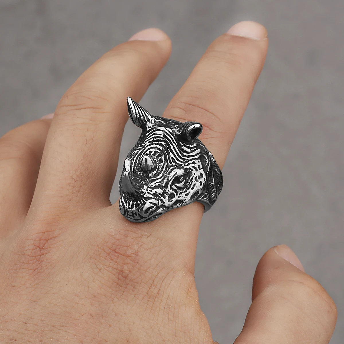 Retro Exaggerated Rhino Head Stainless Steel Ring Men\'s Personality Creative Motorcycle Male Boyfriend Ring Jewelry Wholesale