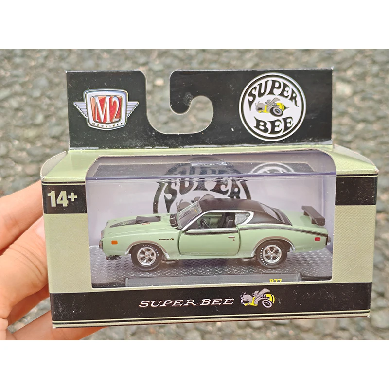 M2 1:64 SUPERBEE Shark's Mouth Little Red Truck Mercury Cougar XR7 Alloy Die Casting Simulation Model Collect Ornaments