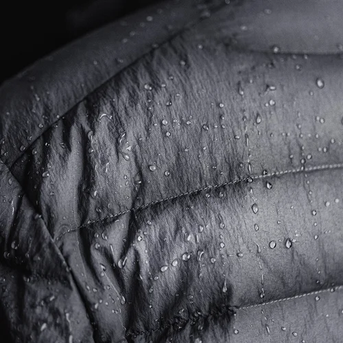 أسفل المعاطف