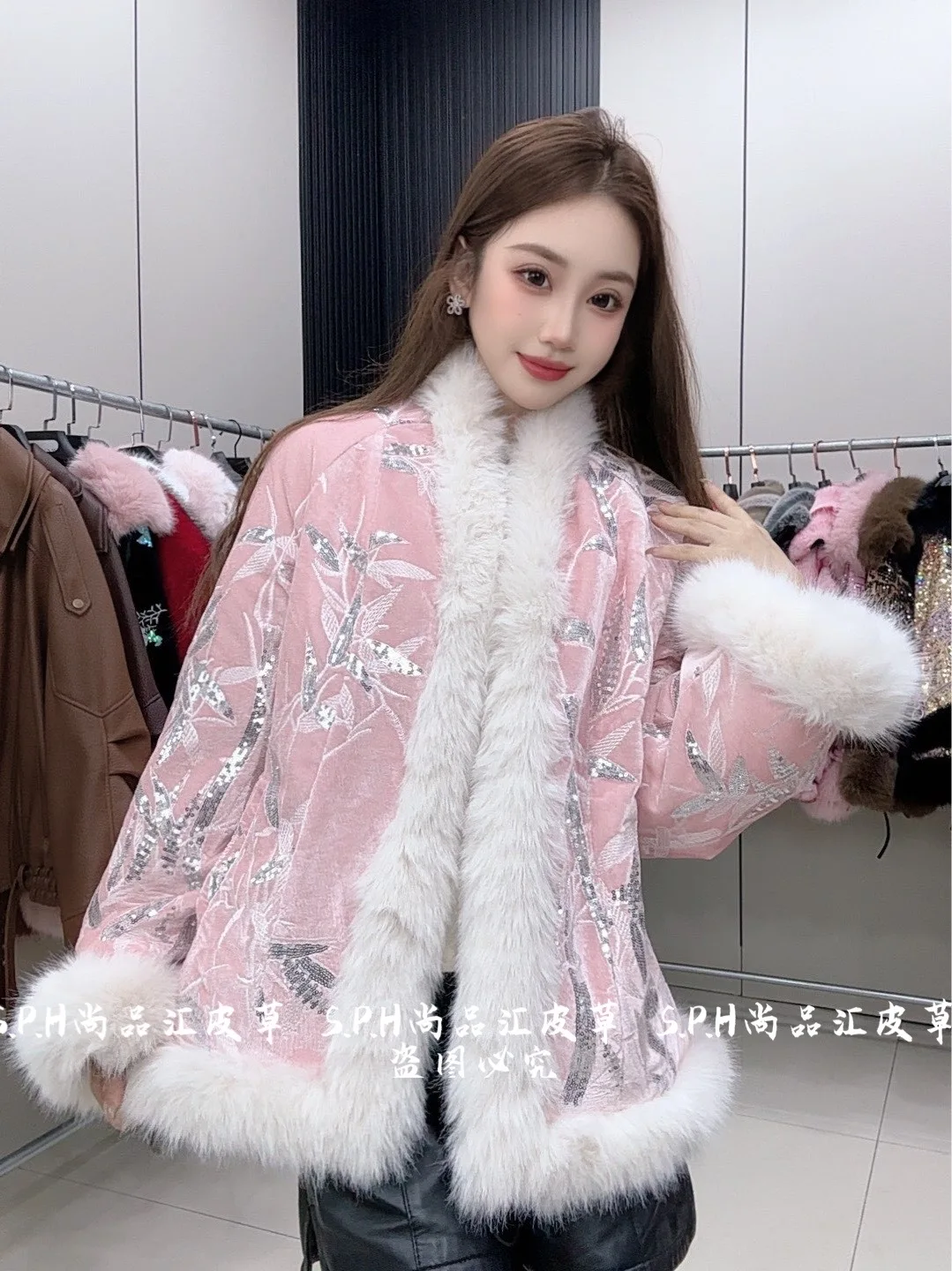 New Chinese Style Winter Comfortable Soft Long-sleeves Woolen Jacket Women's Padded Heavy Velvet Sequin Elegant Faux Fur Outwear