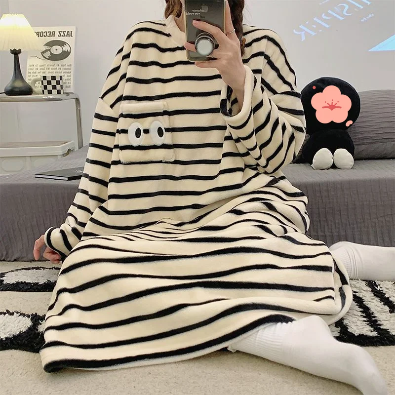 بيجامة نسائية من الصوف المرجاني ملابس منزلية موديل جديد للخريف والشتاء بيجامة نوم من الفلانيل مبطنة بالصوف سميكة وفضفاضة للتدفئة