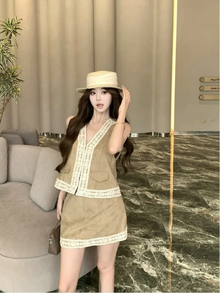 

Summer New Heavy Industry Ribbon Fashion Set Women's Light Brown V-neck Vest High Waist Bag Hip Half Skirt Two Piece Set