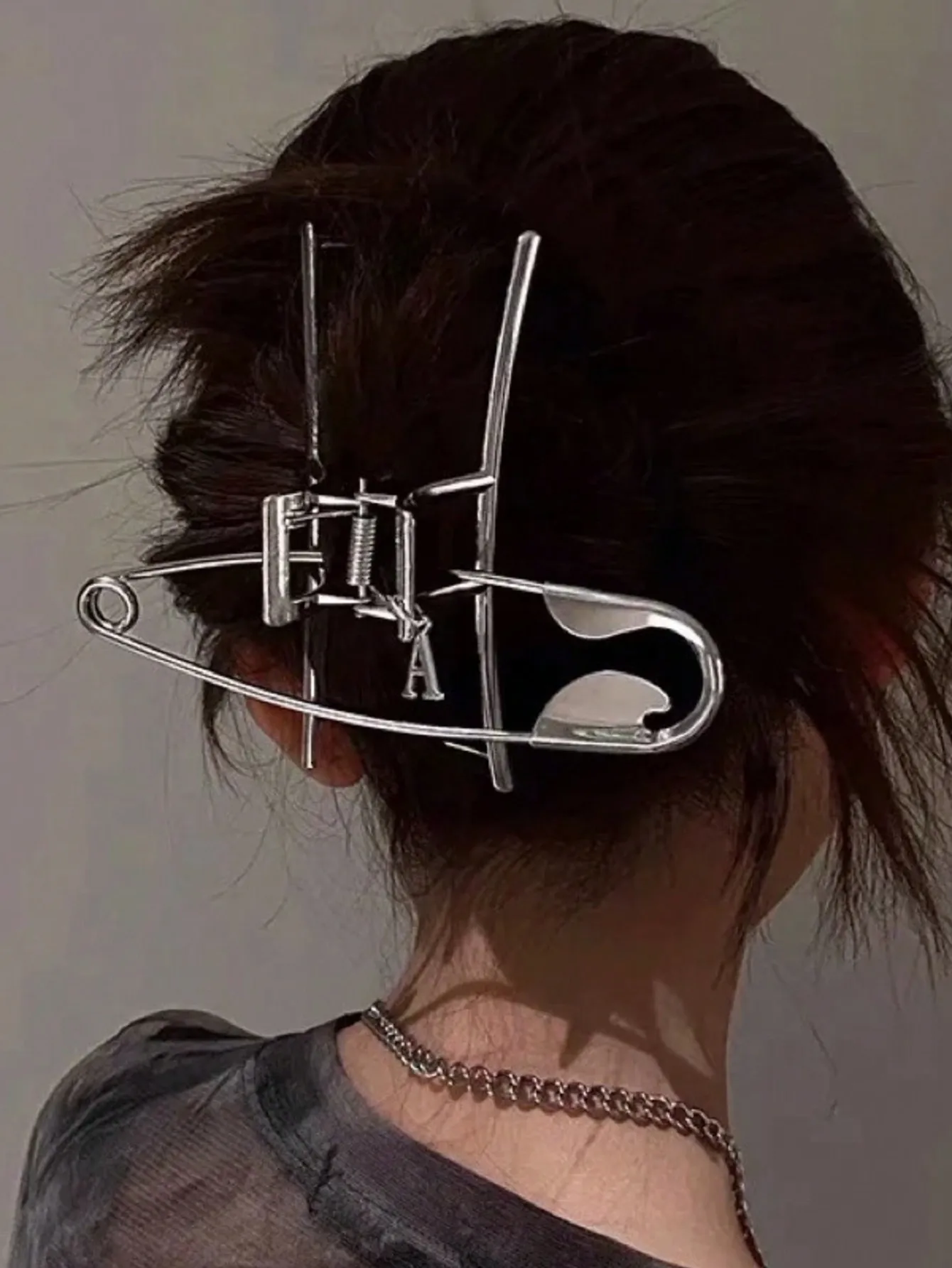 Pince à cheveux Barrette surdimensionnée minimaliste, accessoire pour cheveux à griffes en métal haut de gamme pour femmes, adapté aux cheveux épais