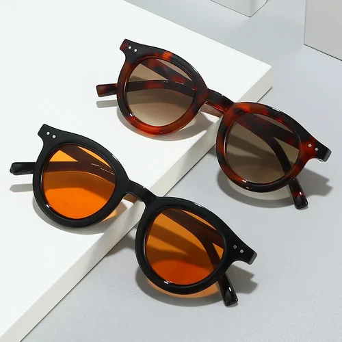 Imagen 2 del producto JNPCXI nuevas gafas de sol ovaladas para mujer, gafas de sol con gradiente transparente a la moda UV400, gafas de sol Punk con remaches de tendencia en negro y naranja para hombre