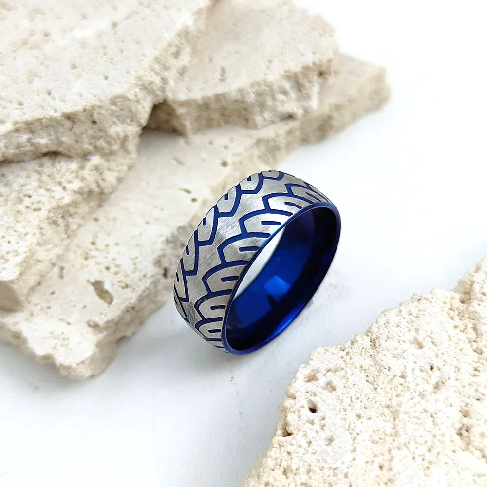 Stylish and charming stainless steel gold-plated men\'s ring, simple tire pattern women\'s ring, wedding party jewelry