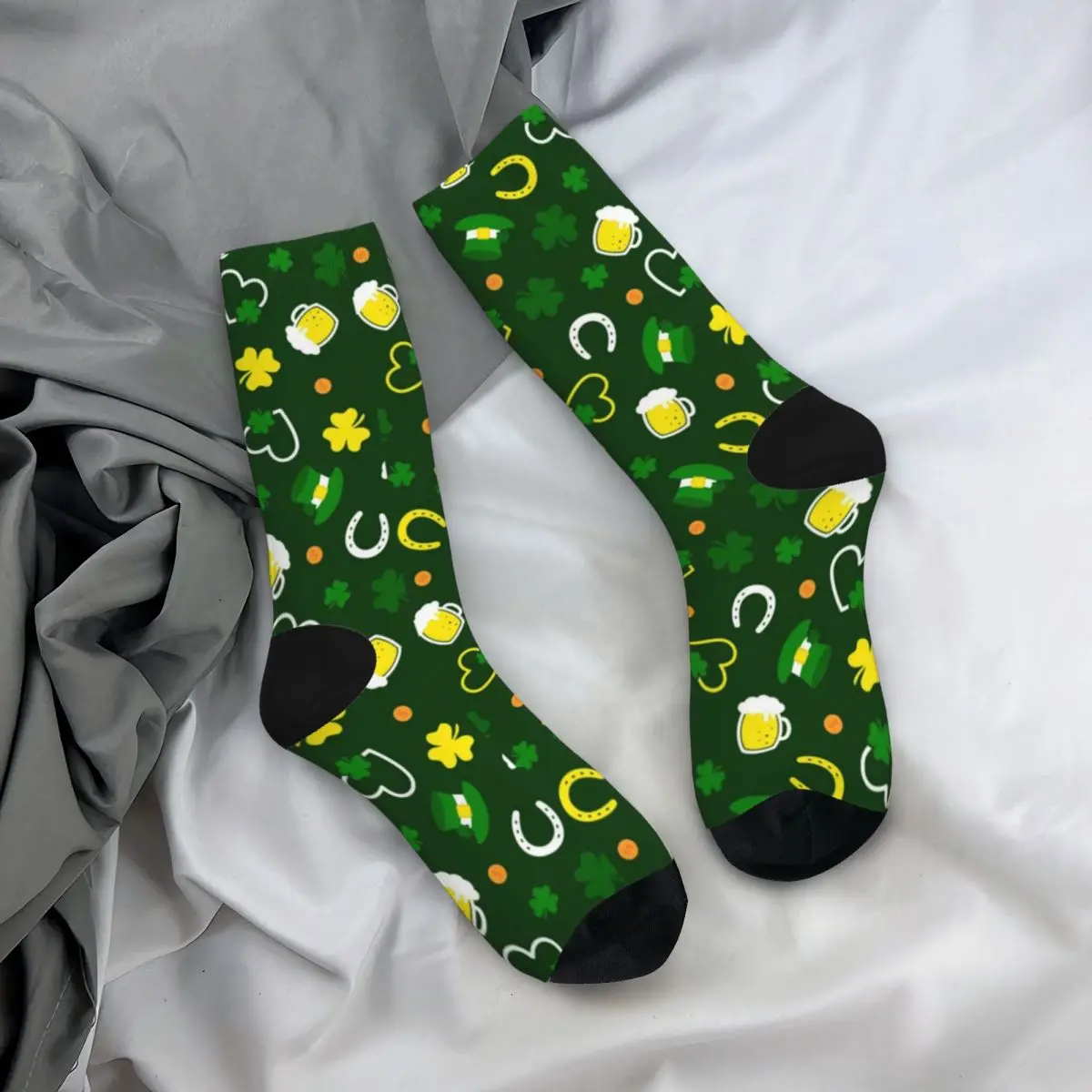 Saint Patricks Day Pattern Cute Shamrocks Gifts for men Sport Breathable Soft Men's socks High Elastic Middle Tube Stocking