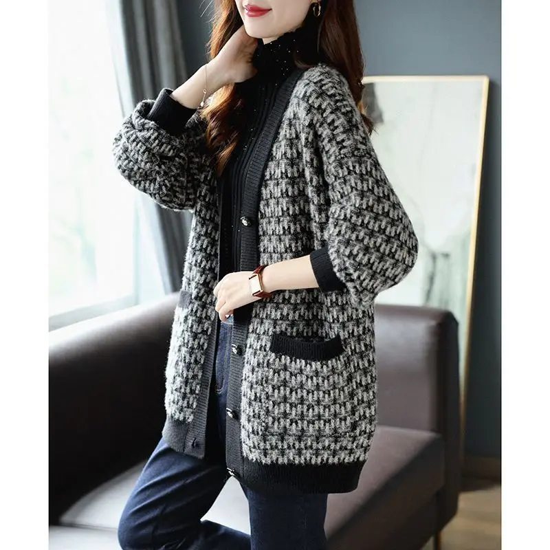 Women\'s Solid Cardigan Button Bright Silk Knitted Spring and Autumn Korean Loose V-neck Long Sleeve Pockets Sweater Casual Coat