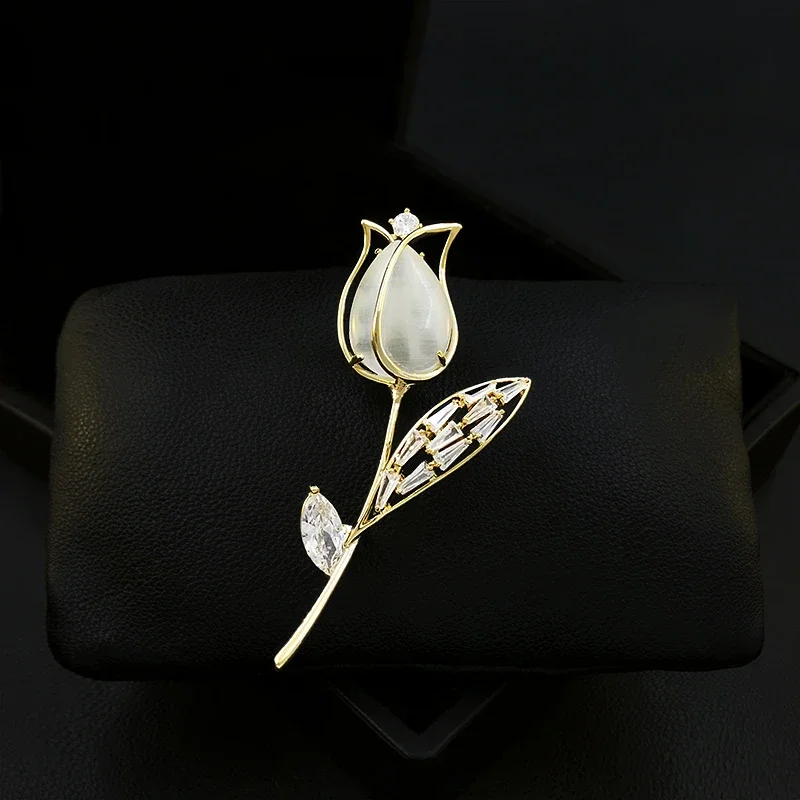 

1882 Exquisite White Tulip Flower Brooch Women's Suit Bouquet Pin Luxury Clothes Neckline Corsage Accessories Fine Jewelry Gifts