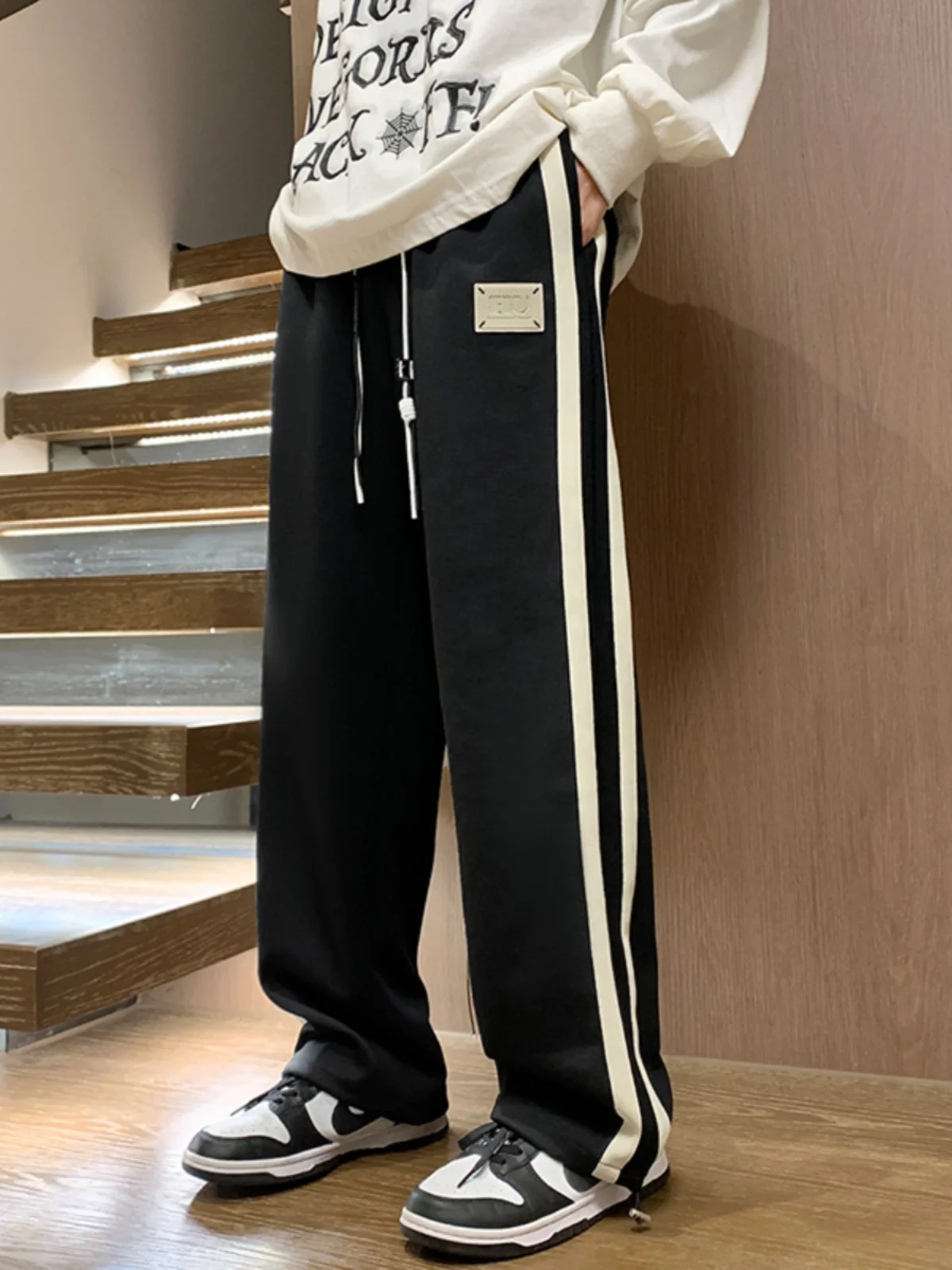 

Мужские повседневные спортивные брюки в полоску, осень 2024, новая модная коллекция, свободные широкие прямые брюки, молодежные популярные брендовые джоггеры