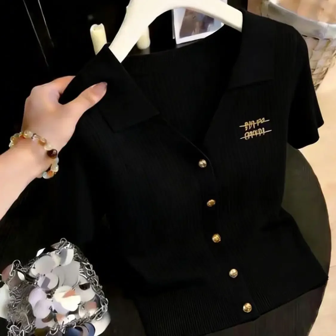 80-200 lbs Passend für Ice Silk Gestreiftes Poloshirt Damen Sommer Slim Fit T-Shirt Goldbesticktes Ein-Knopf-Oberteil Stylische Strickware – Detail 9