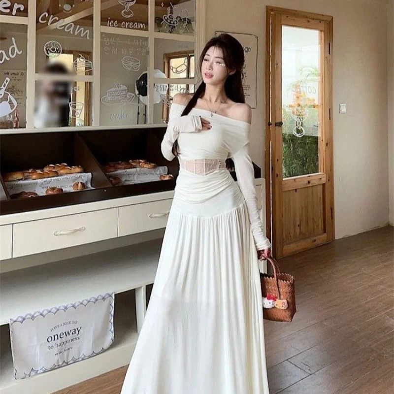 

Элегантный комплект из двух предметов: топ с открытыми плечами и кружевной юбкой, коллекция 2026 года, весенне-осенний стиль