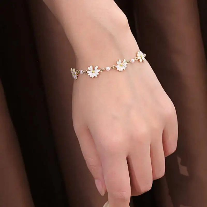 Sweet Girl Temperament Bracelet Wholesale Korean Version Personalized Sweet Literature Simple Small Fresh Daisy Bracelet Women