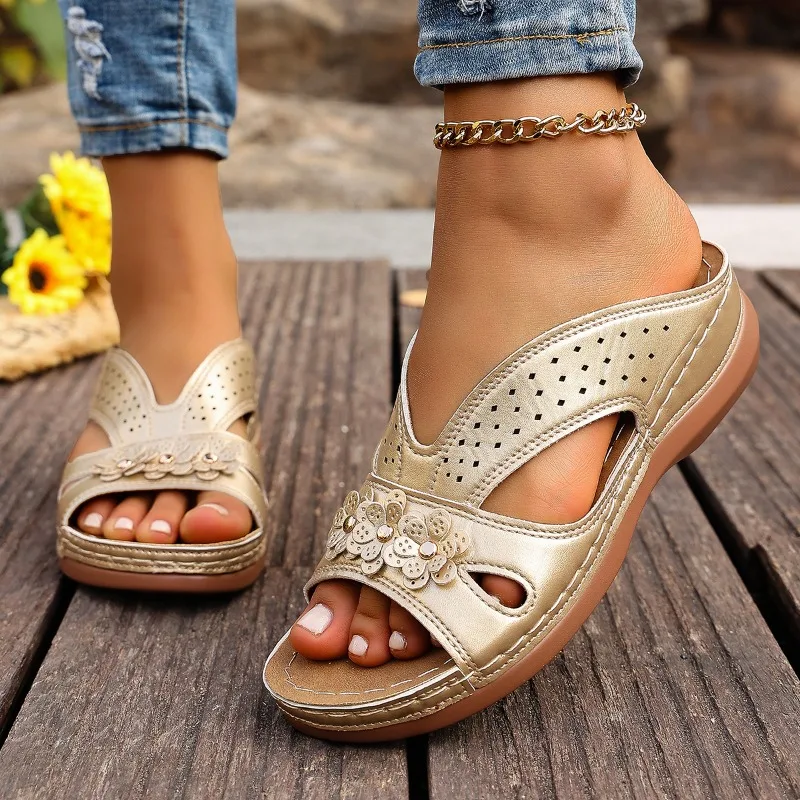 Neue Damen-Hausschuhe, lässige, florale, hohle Keilsandalen, Strandschuhe, modische Outdoor-Plateausandalen, bequeme, rutschfeste Sandalen, Übergröße 43 – Detail 6