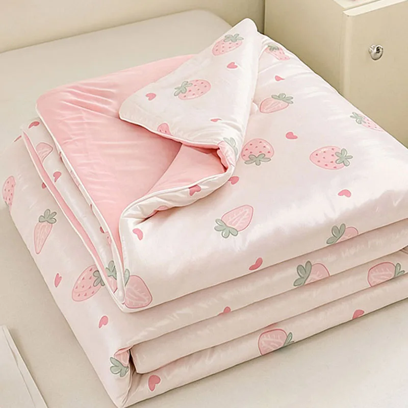 Cute Strawberry Print Summer Cooling Comforter Lightweight Spandex Filled Air Conditioning Blanket Washable Thin Quilt