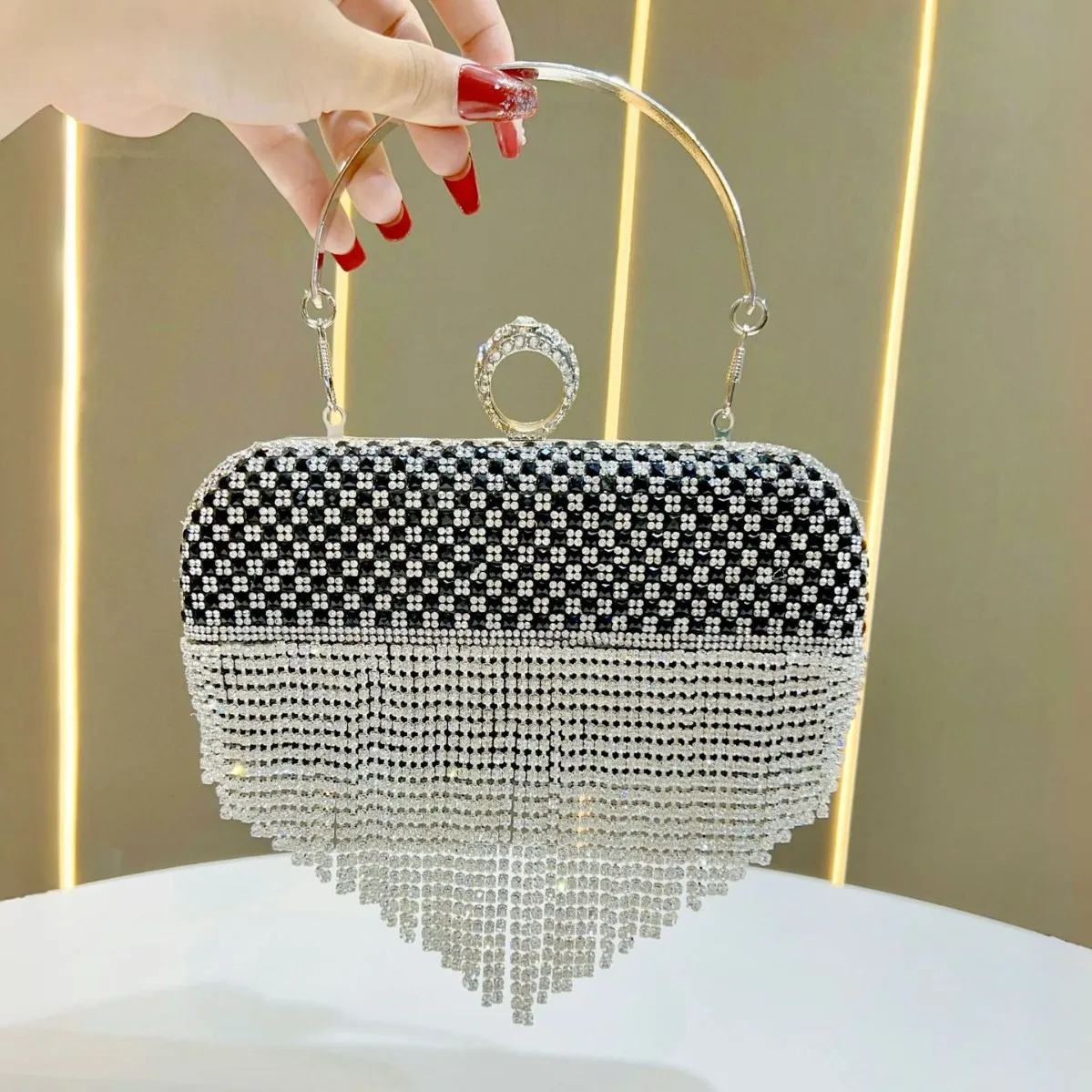 

Fashion Full Diamond Banquet Clutch Bag Tassel Diamond Party Evening Bag With Wedding Dress Banquet Dinner Bolsas Diseñador Lujo