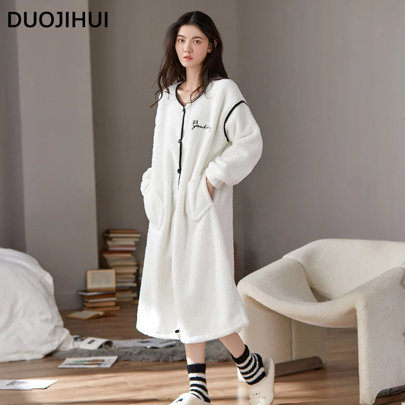 

DUOJIHUI Fashion 3-colors Sweet V-neck Loose Sleepwear Women Basic Simple Single Breasted Winter Flannel Thick Female Nightgown