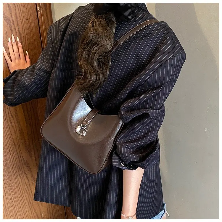 simple-vintage-chic-diaper-bags-for-women-elegant-designer-shoulder-bag-minimalist-leather-commuter-bag-solid-color-trendy-best