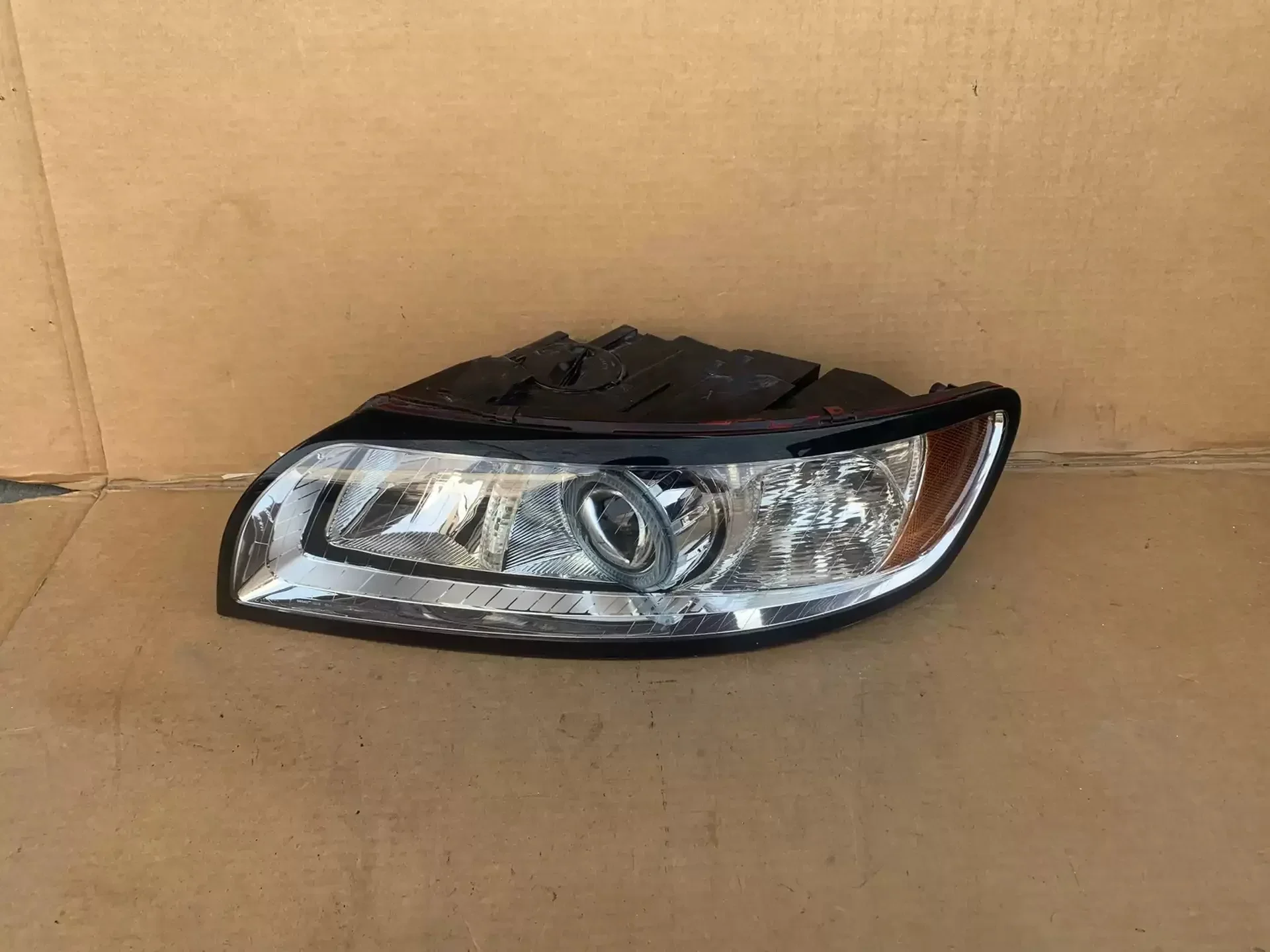 

LED DRL Daytime Running Light Headlight Headlamp For Volvo s40 Turn signal