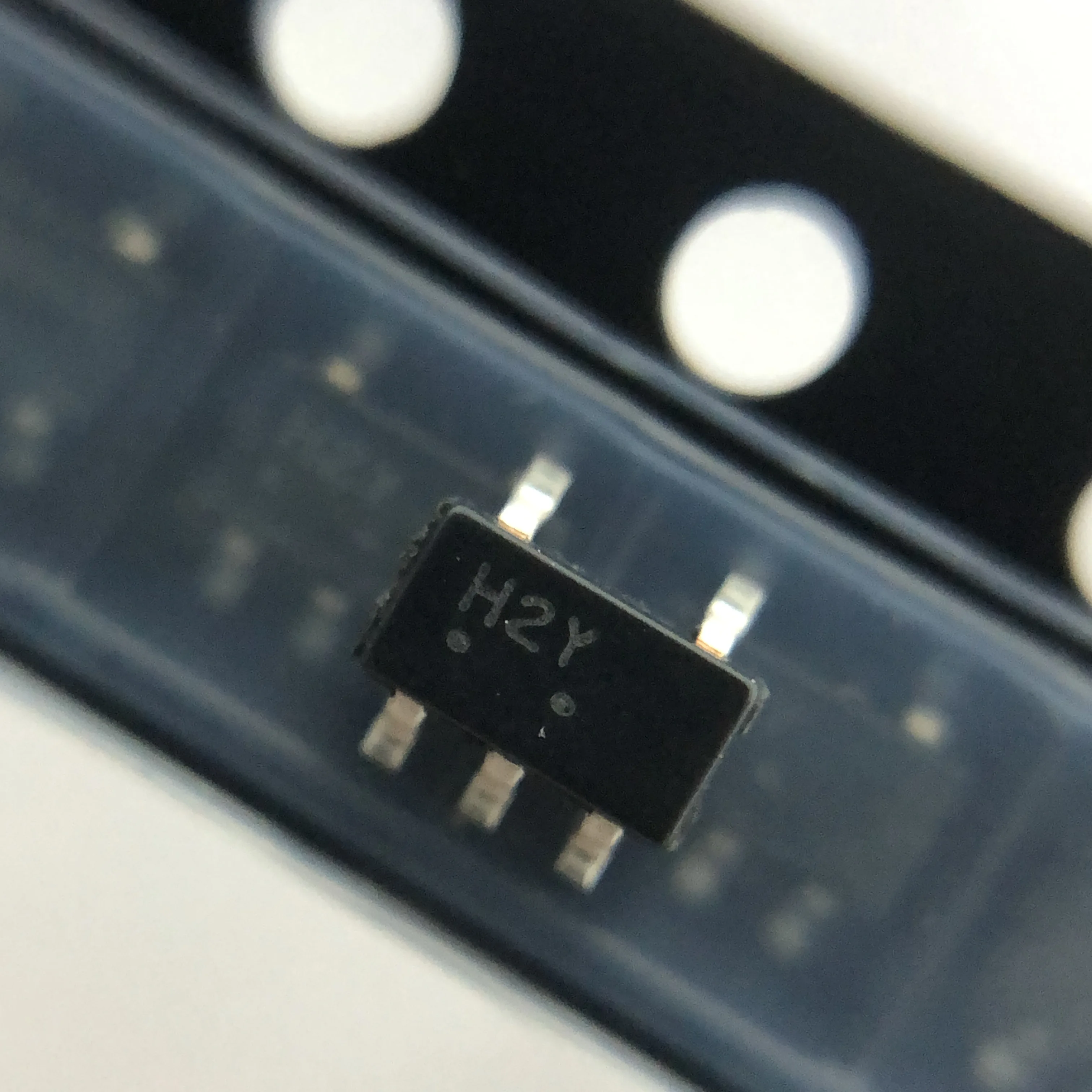 20pcs/Lot MC74HC1G08DTT1G SOT-23-5 MARKING;H2 Logic Gates 2-6V Single 2-Input AND Operating Temperature:- 55 C-+ 125 C