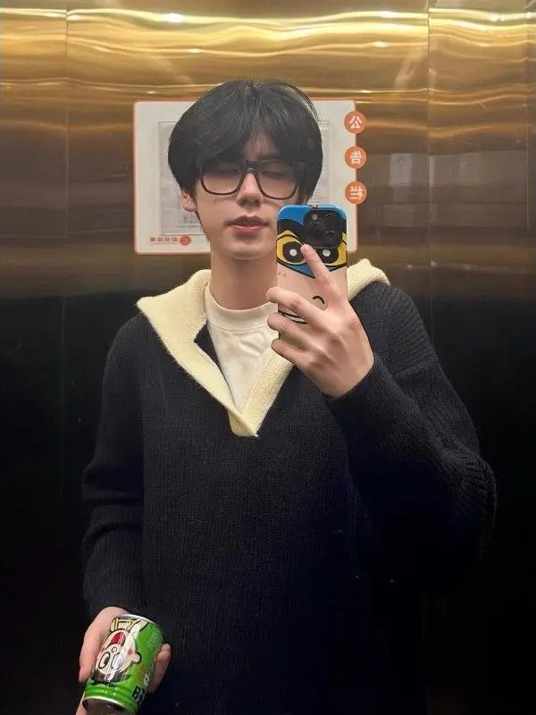 

Мужской свитер в стиле ретро-американский, с капюшоном, вязаный, с V-образным вырезом, в стиле колор-блок, повседневная верхняя одежда, модель Aosphere Sensation