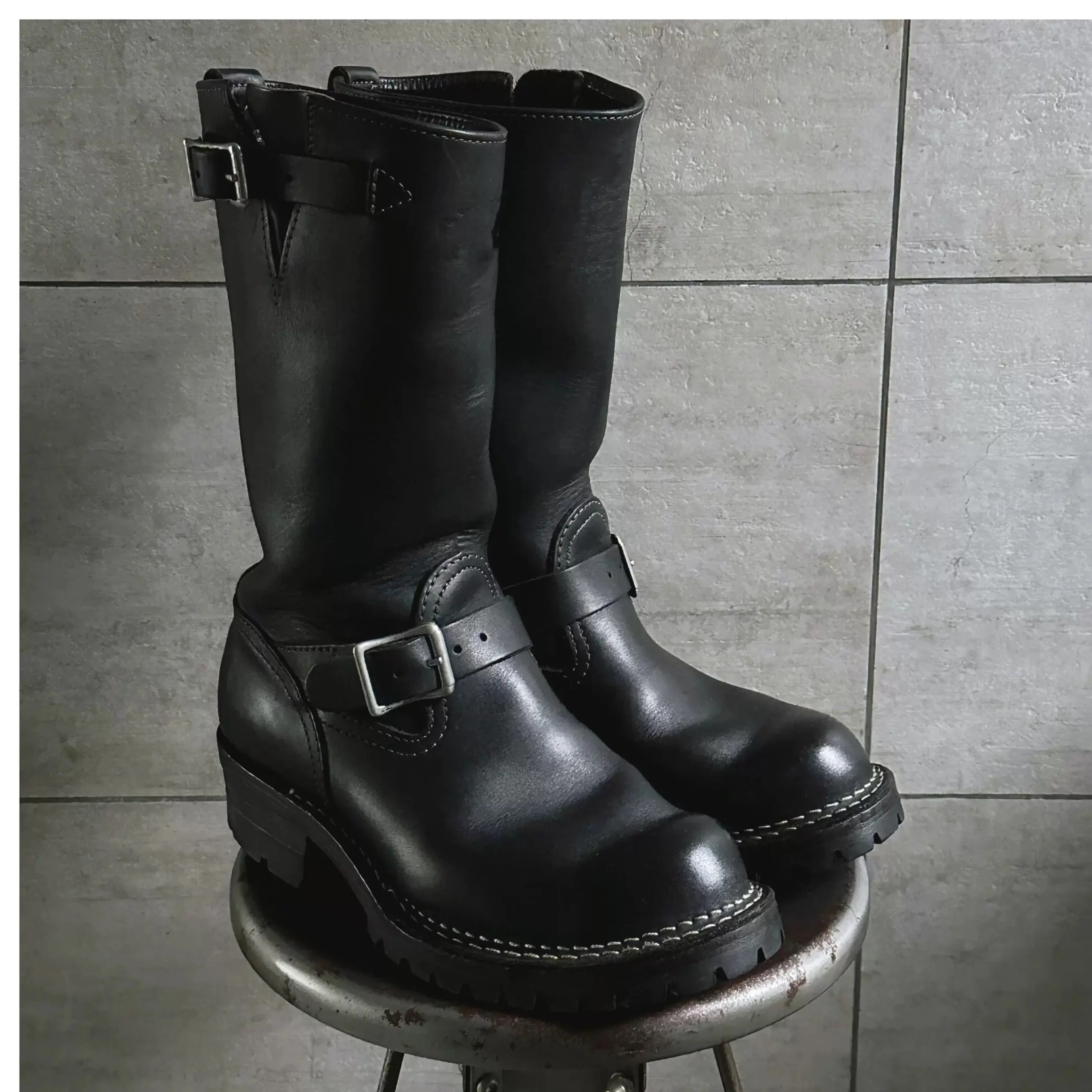 جديد الخريف/الشتاء الرجال الكاكي الجلد المدبوغ مهندس الأحذية قصيرة على شكل كعب مكتنز زيادة جولة تو حزام مشبك ديكور أحذية عمل