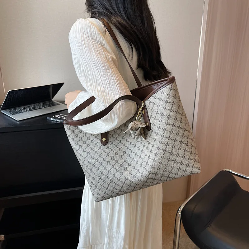 High-End Sense Women\'S Bag Large Capacity Tote Bag Light Luxury One Shoulder Mom Commuting Diagonal Span Bag Luxury Handbags