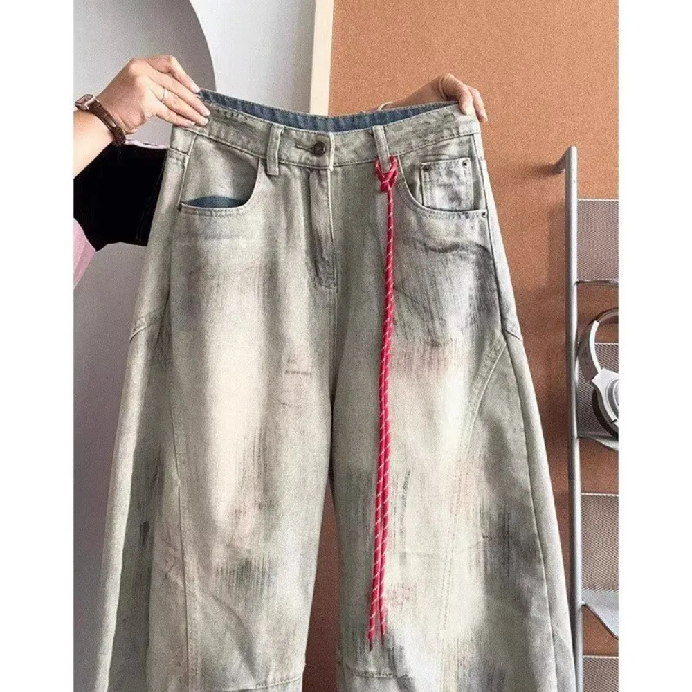 Jean en denim délavé de style vintage pour hommes avec un design patchwork à la mode, pantalon ample à jambes droites et larges avec broderie