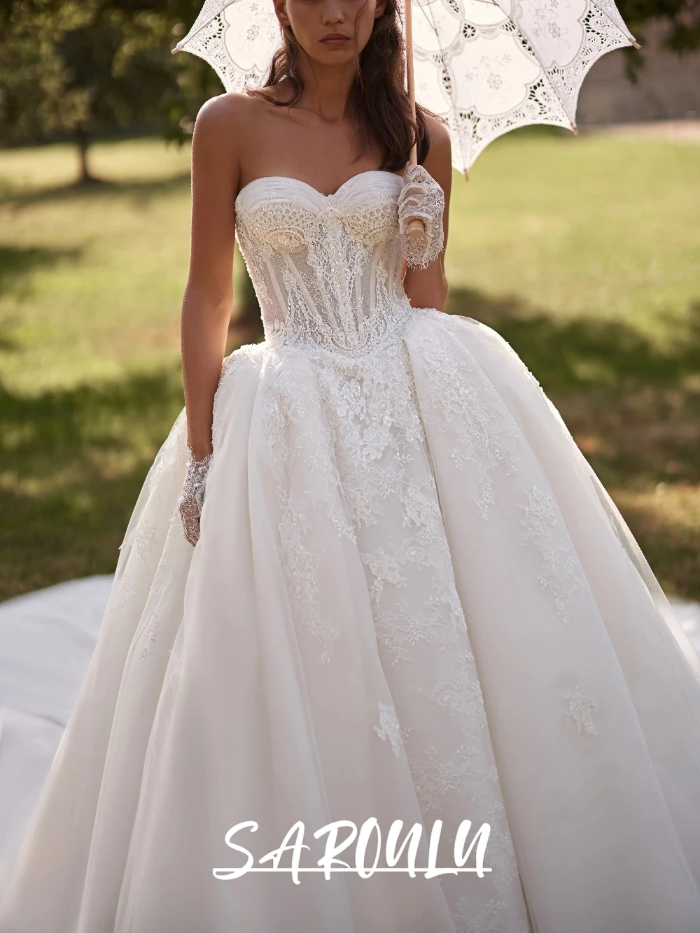 

Vintage Heart-shaped Neckline Wedding Dress Glitter Appliques Stunning Ball Gown For Women Customized Long Train Bride Wear