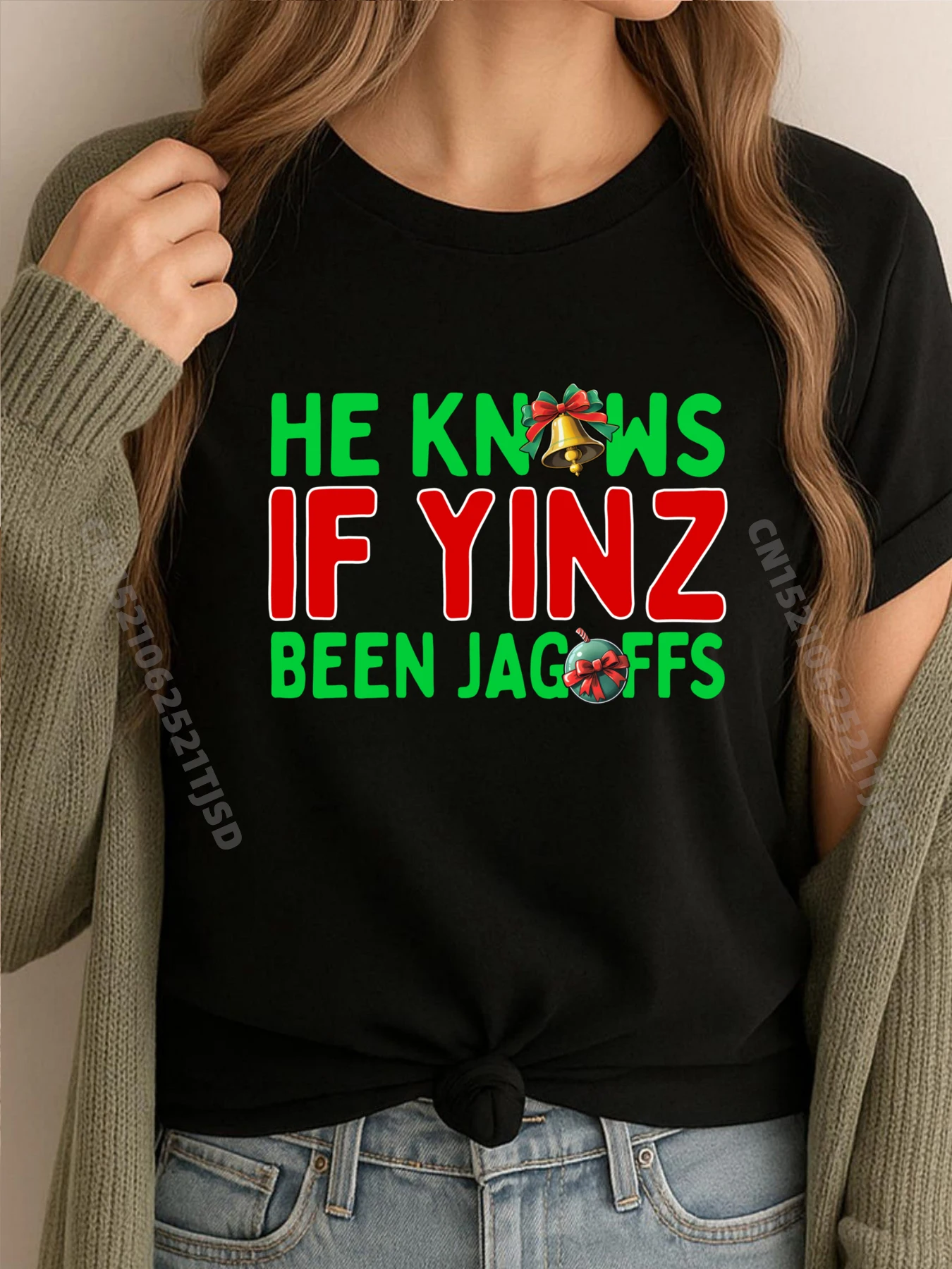 

Он знает, если Yinz Been Jagoffs Питтсбургская рождественская зелено-белая футболка с рисунком, женская одежда