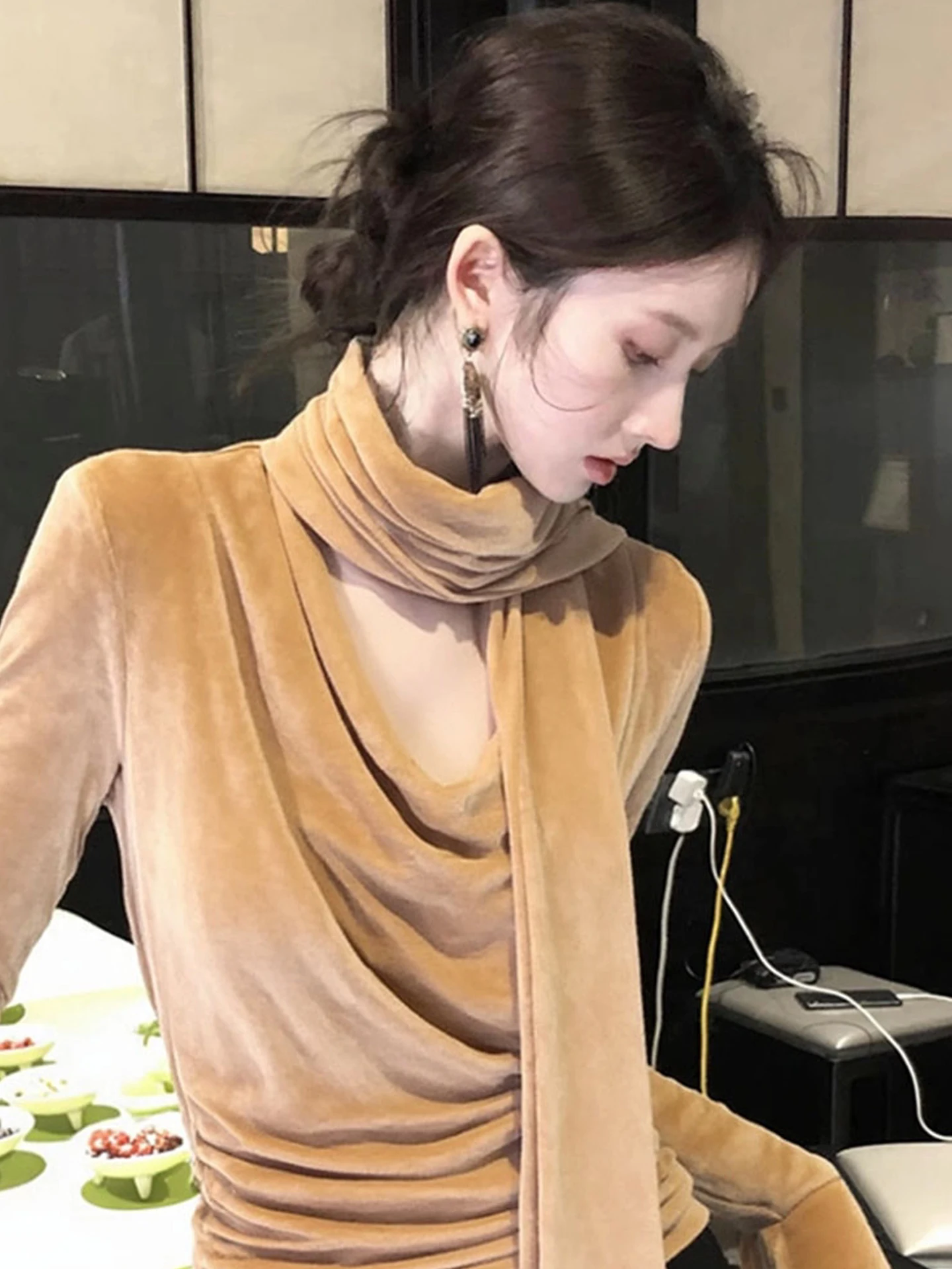 벨벳 롱 슬리브 티셔츠 단색 슬림핏 가을 겨울 패셔너블 헤드 오버 힐스 베이스 캐주얼 여성 탑