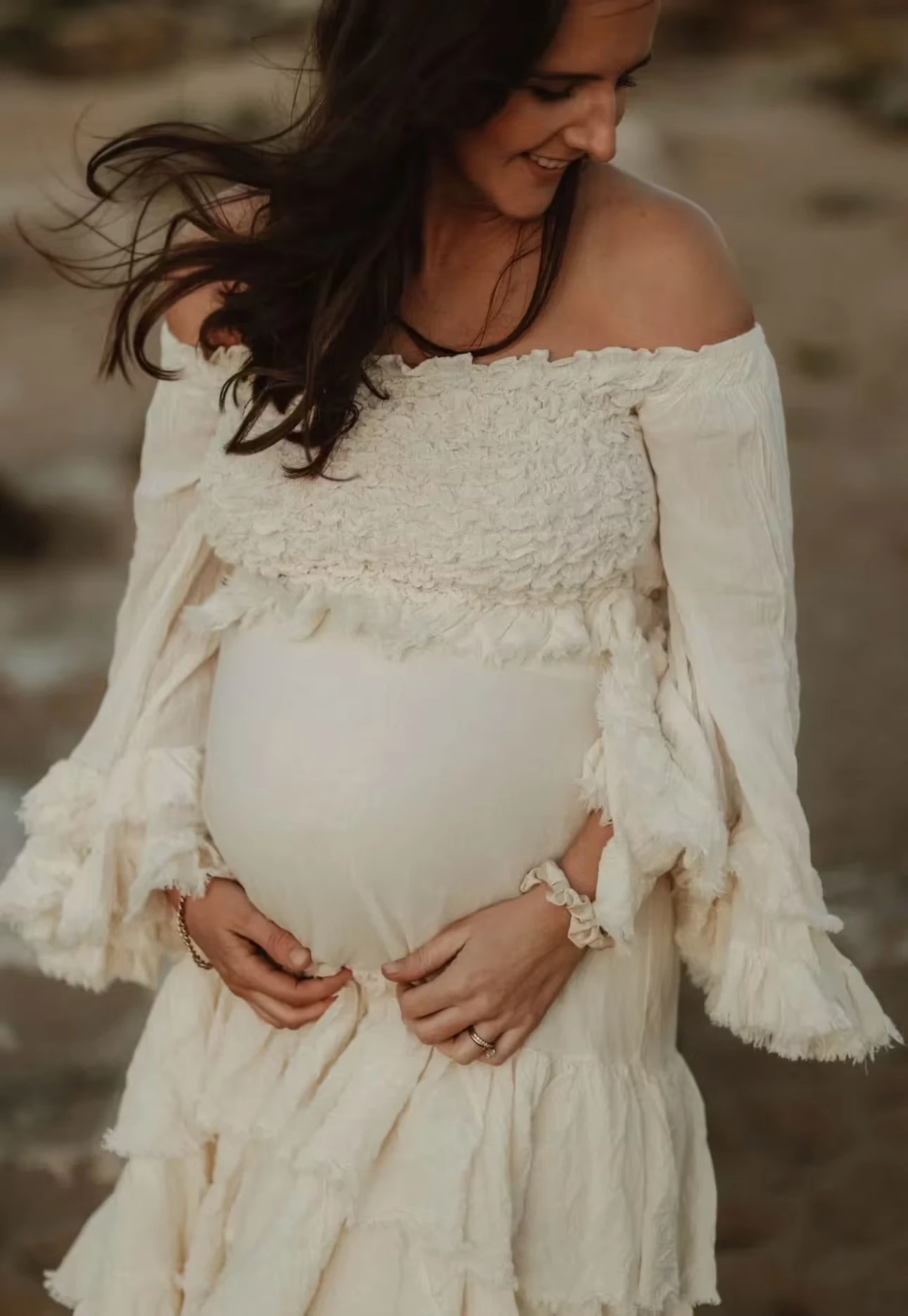 ชุดเดรสถ่ายภาพคนท้อง ชุดเซ็ตสไตล์ยิปซีสำหรับผู้หญิง ชุดโบโฮสไตล์ตะวันตกสองชิ้น สีครีม กระโปรงยาวระบายหลายชั้น สำหรับการถ่ายภาพคนท้อง