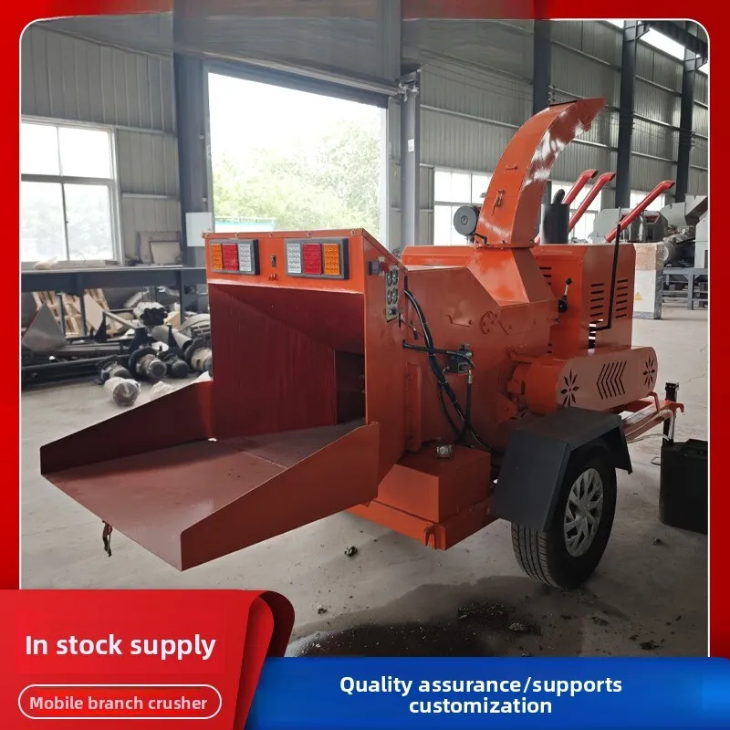 موقع تشذيب الطرق السريعة كسارة شجرة متنقلة كفاءة عالية محرك الديزل قوة مريحة