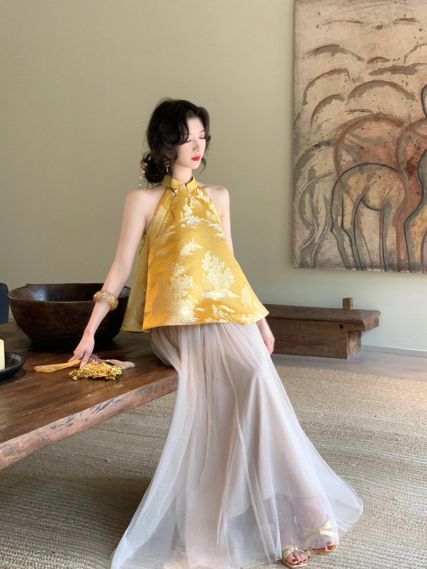 

New Chinese Style Gold Embroidered Satin Set Sleeveless Top And Half Skirt Ensemble Elegant Summer Fashion Women's Ensemble