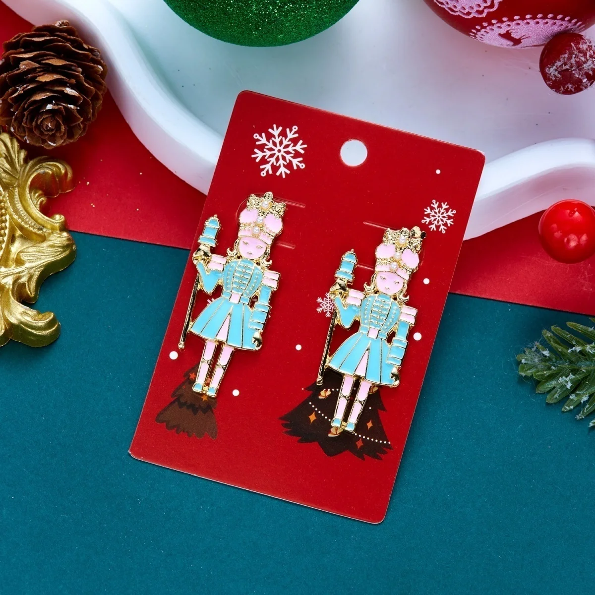 Kreative Krücken-Halter-Ohrringe mit Krönen-Nussknacker-Motiv für Damen, Weihnachtsmützen-Soldaten-Ohrringe, Neujahrsparty-Schmuck – Detail 25
