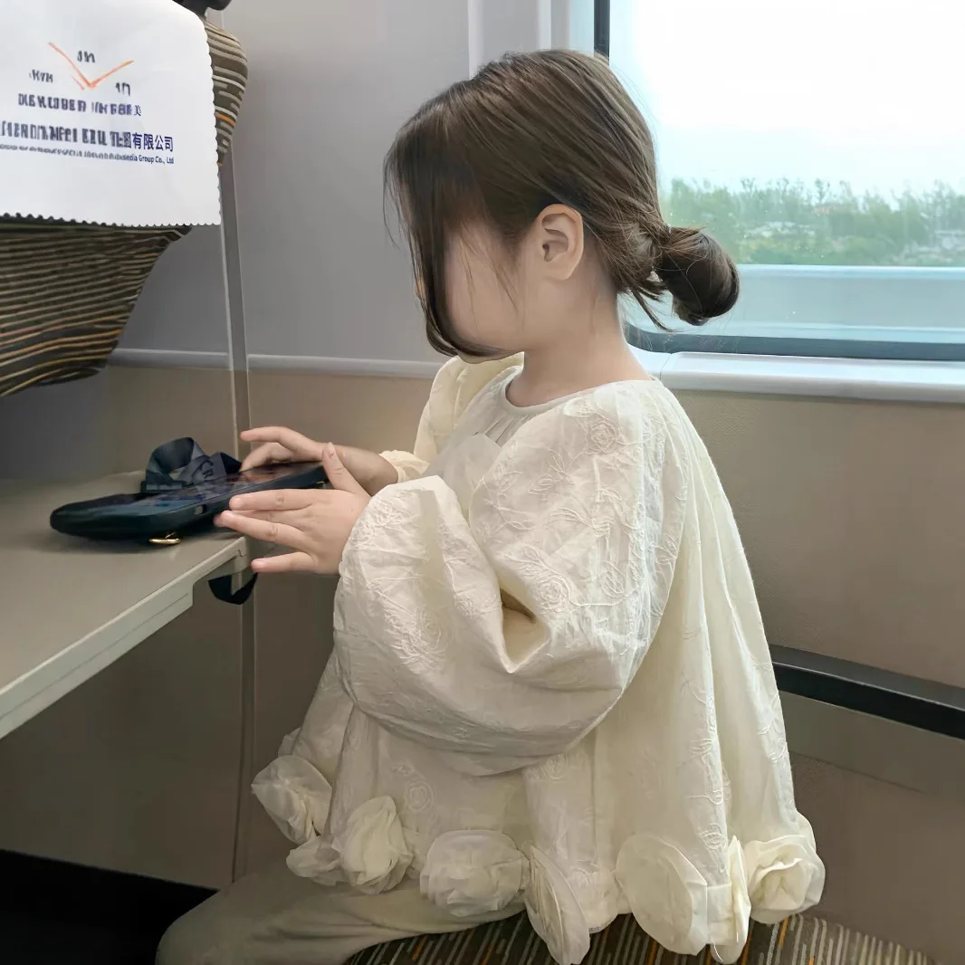 

Girls Top 2025 Autumn New Korean Version Sweet Lantern Sleeves Three-dimensional Flower Hem Fashionable Shirt Cute Daily Wear