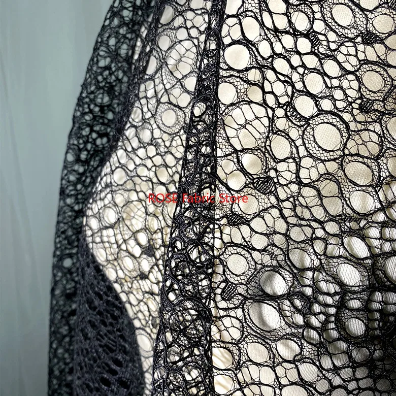 

Черно-белая ажурная кружевная ткань с вышивкой крючком для девочек, платье-пачка, свадебное платье, фата 1 ярд
