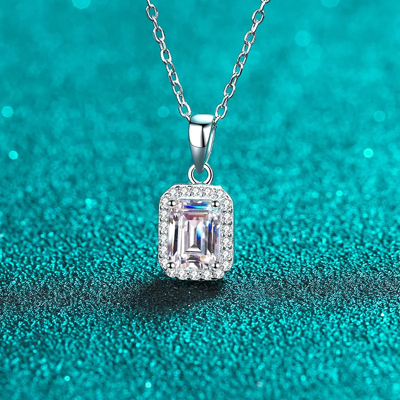 

Emerald-cut Moissanite 925 Sterling Silver Pendant Necklace Temperament Women Exquisite Jewelry Christmas Gift