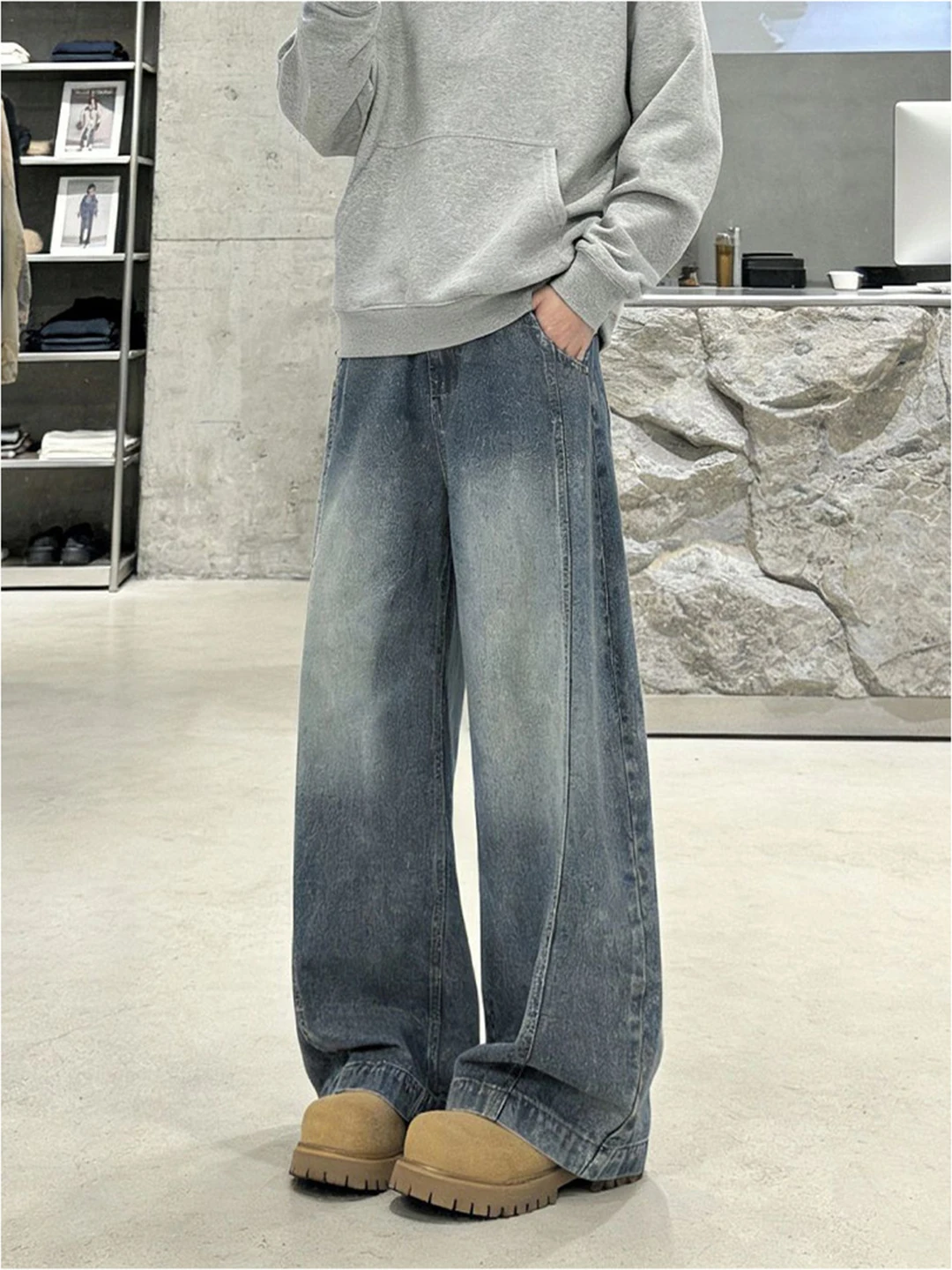 

Светло-голубые мужские джинсы прямого кроя с эффектом потертости, в стиле High Street, с расклешенными штанинами, повседневные, удобные, для весеннего сезона