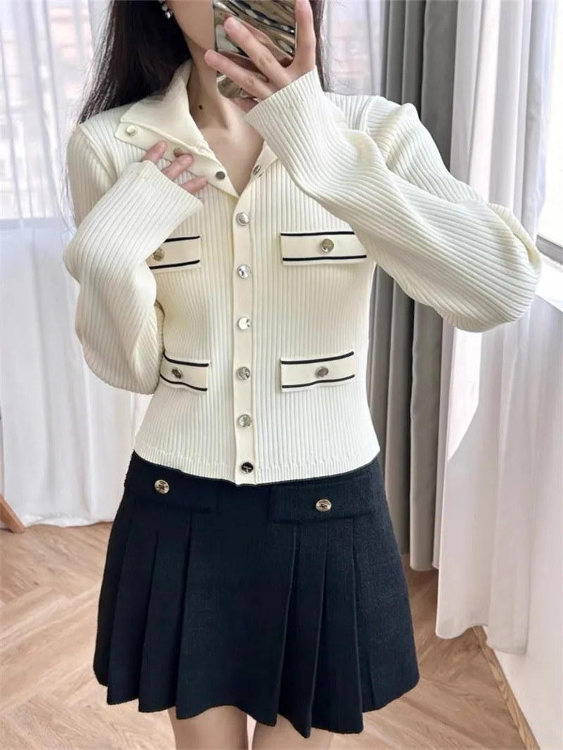 Suéter de malha vintage elegante feminino, manga longa, botões dourados, tops de malha, macacões chiques de senhoras, cardigans para outono, 2024