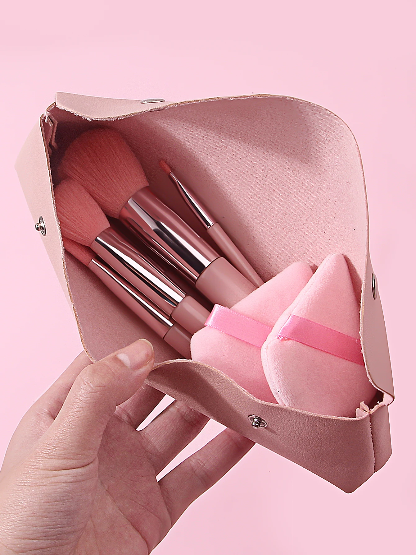 8pcs pink makeup brush set,high-quality bristles foundation brush,blush brush,eyeshadow brush+2PCS makeup sponge with storagebag