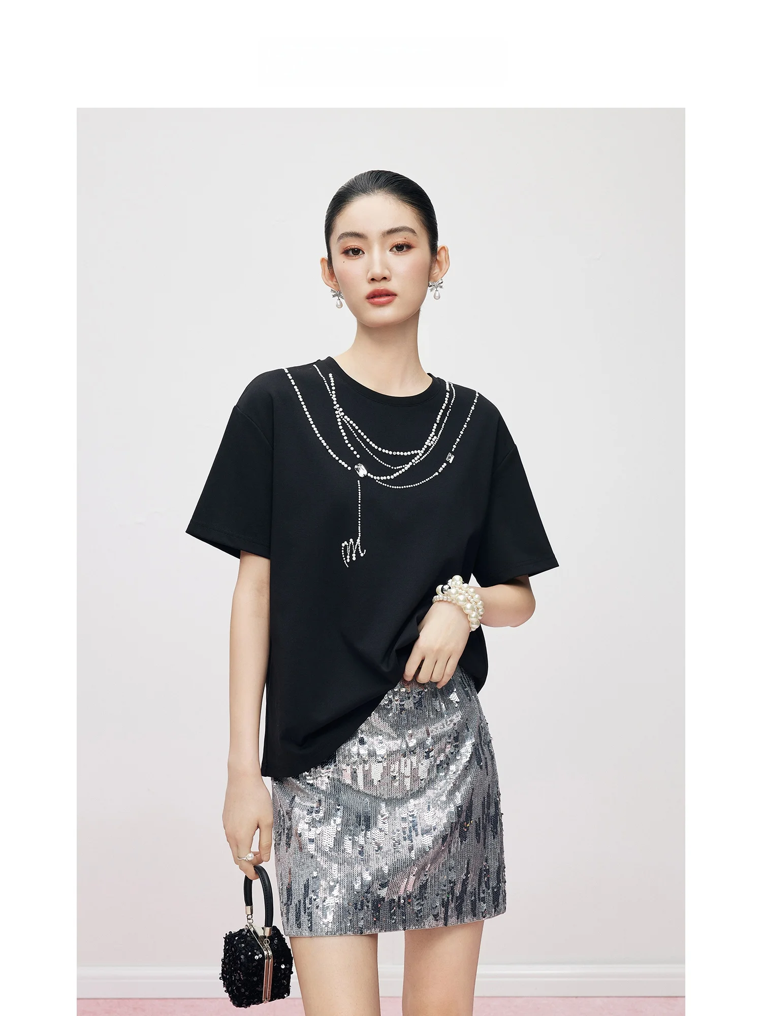 

Elegant Handmade Wool Modal Short Sleeve T-Shirt Women's High-End Feelings Beaded Pearl Chain Design Casual Summer Top