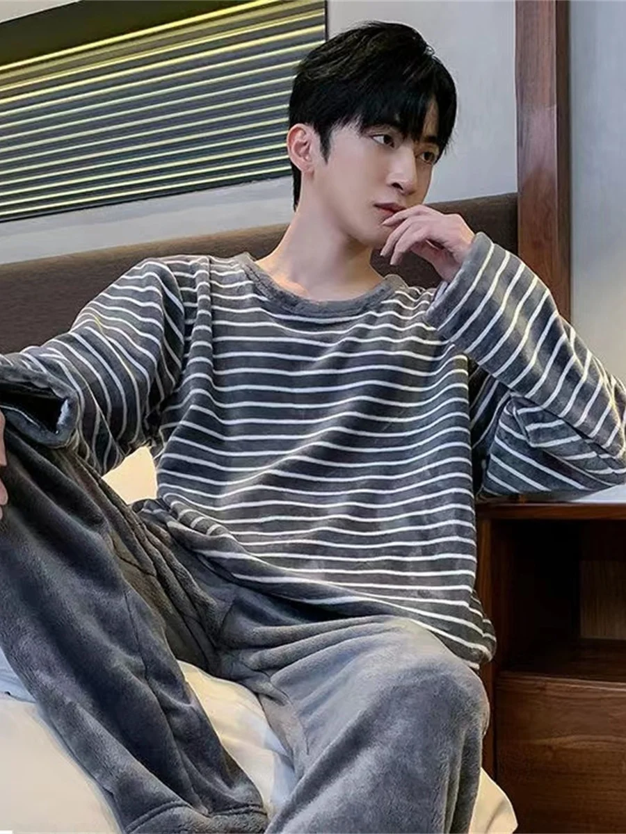 Coralline Flannel Sleepwear Long Sleeve Home Clothes Set for Men Winter Warm Two-Piece Suit Comfortable Soft round Neck Design